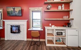 Walk Everywhere Fireplace Downtown Hideaway